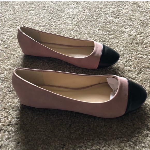 LAST PAIR Pink ballet flat with black toe accent - Picture 6 of 6